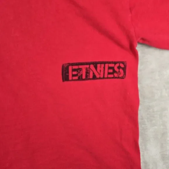 Vintage Etnies Skateboard Shirt Men’s XL Red Crew Neck Y2K Surf Skater Grunge - Picture 9 of 12